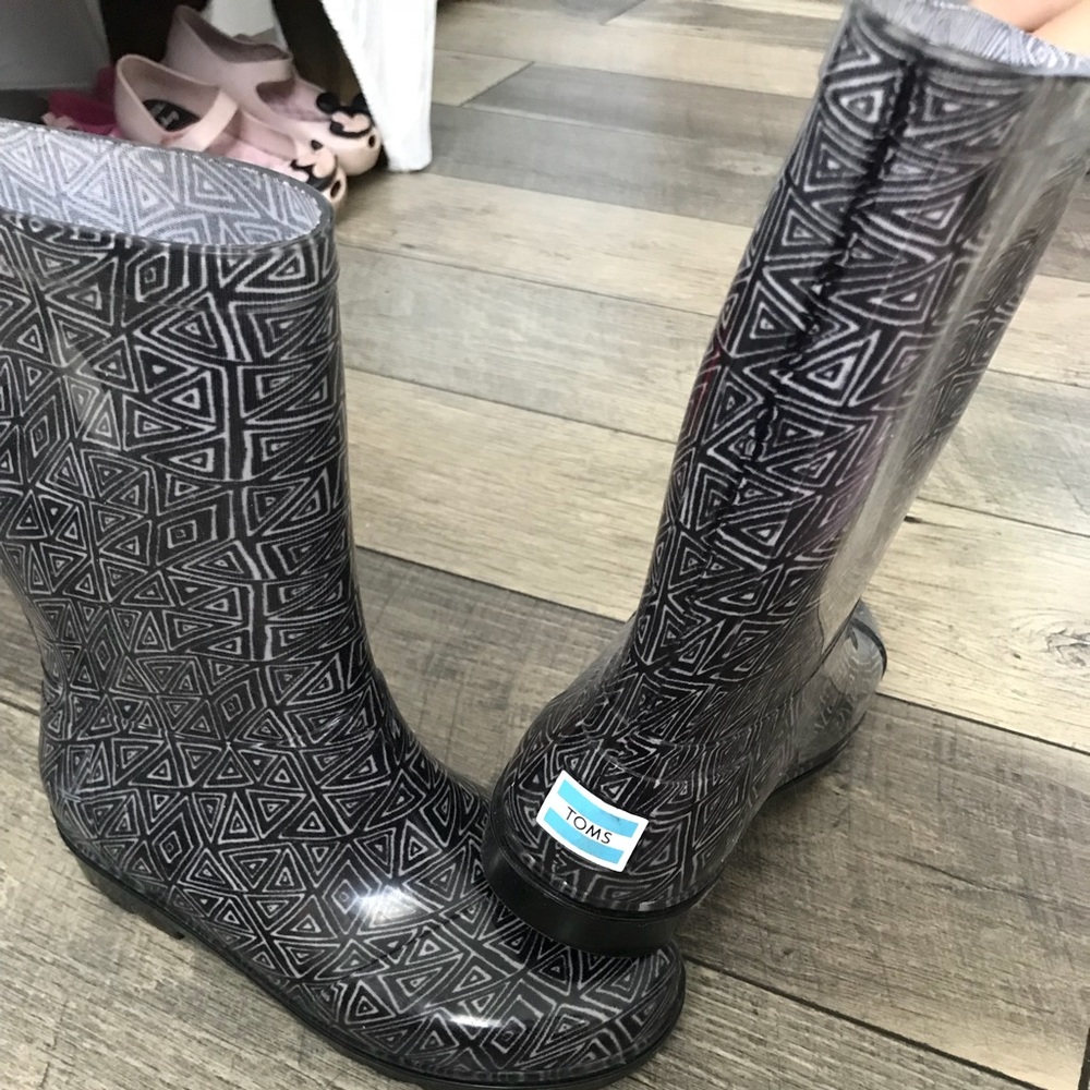 New Size 2 Tom rain boots